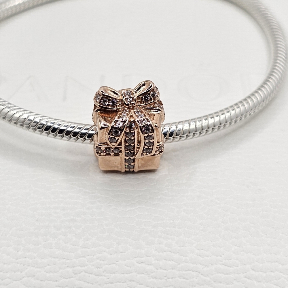 🎁Authentic Pandora ROSE GIFT CHARM